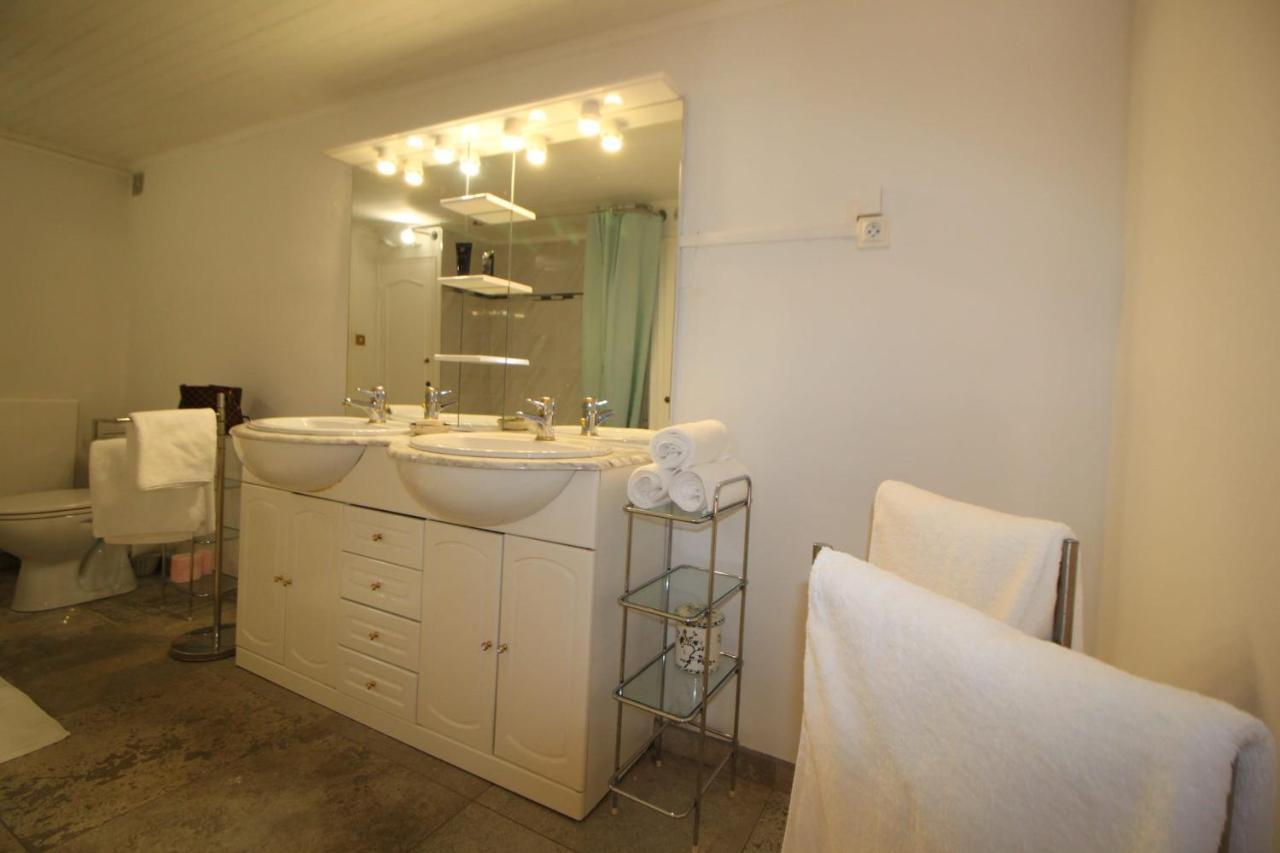 Roussy Nimes Romaine Bagian luar foto